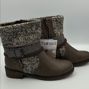 Muk Luks Women's Size 6 Knit Cuff Brown and Grey Boots NWT